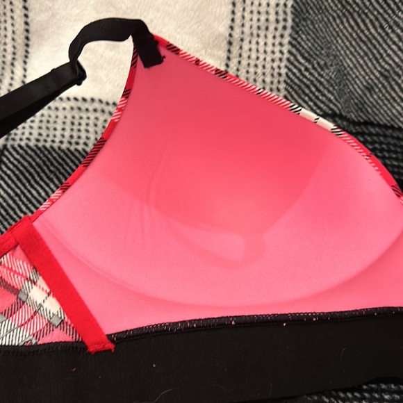 Victoria’s Secret PINK lightly lined wireless bra set red/black Christmas plaid - Picture 6 of 8